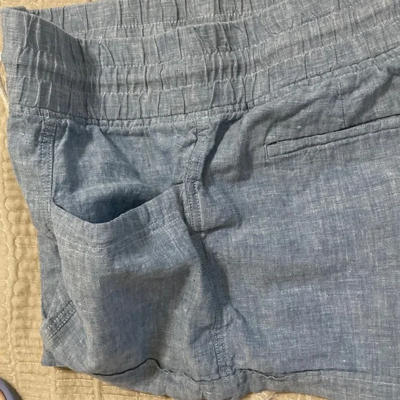 Athleta Light Blue Chambray Shorts, size 10 - Picture 5 of 8